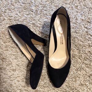 Andre Assous made in Spain designer black suede pumps size 10